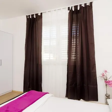 아파트 Boo - Two Bedroom With Two Balconies *