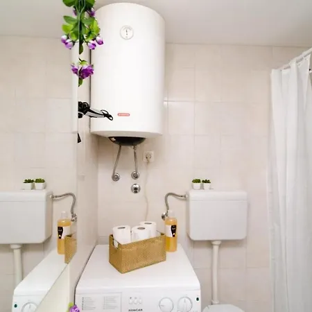 Boo - Two Bedroom With Two Balconies דירה *