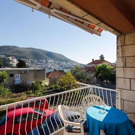 Boo - Two Bedroom With Two Balconies Apartmán *